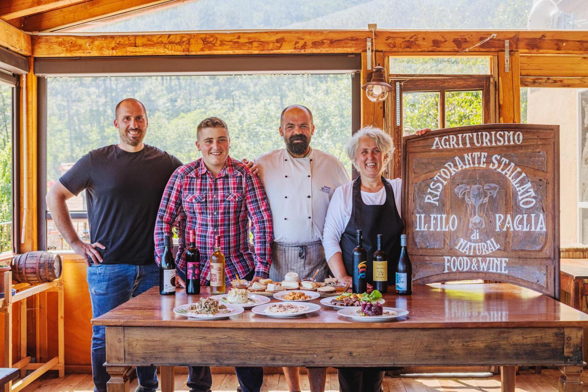 Agriturismo Di Charme E Ristorante Stallato Il Filo Di Paglia Carro Exterior foto